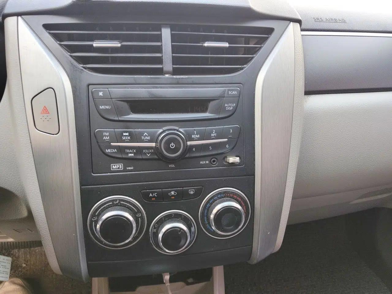 Venucia R50 2016 1.6L Automatic Elite Edition — миниатюра 13