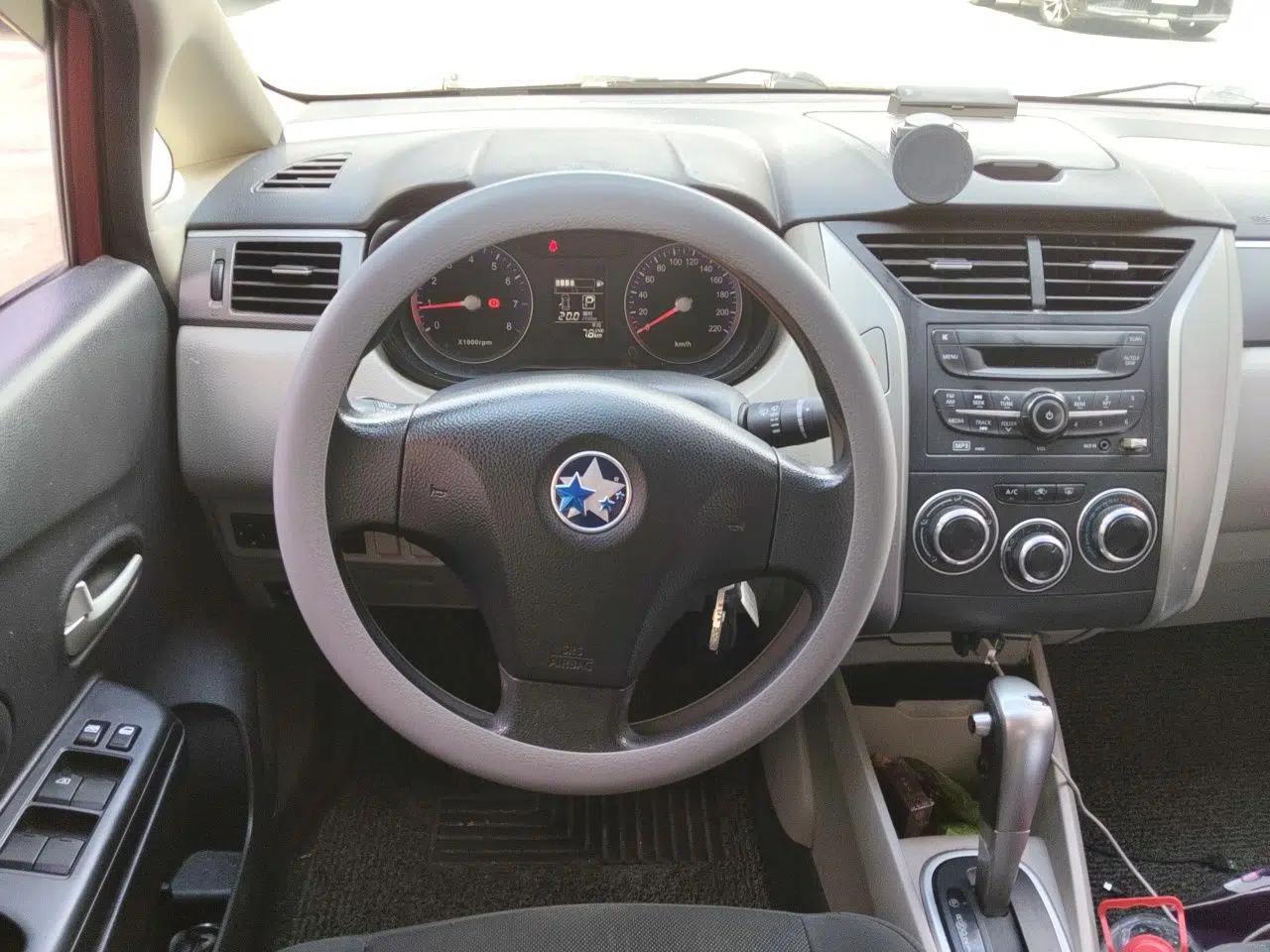 Venucia R50 2016 1.6L Automatic Elite Edition — миниатюра 10