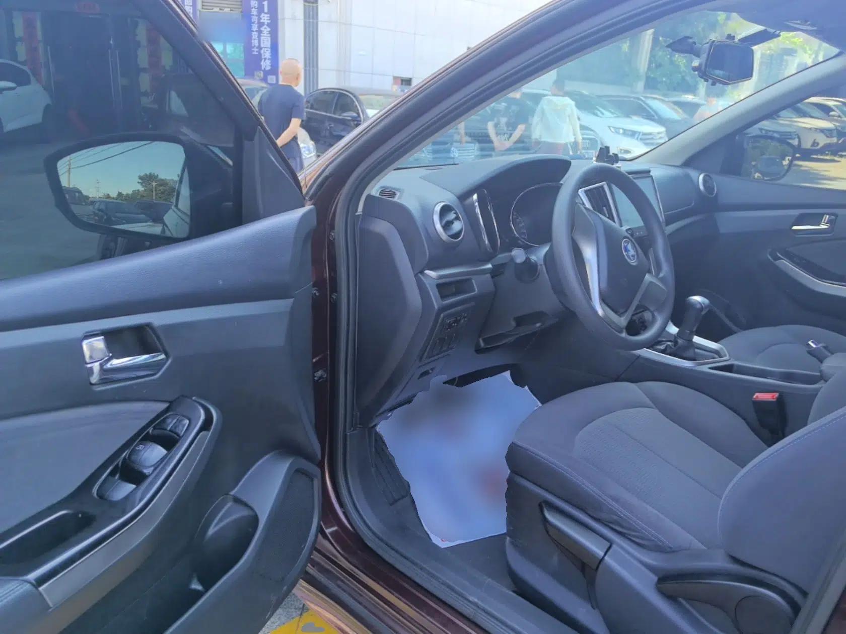 Venucia T70 2016 1.6L Manual Ruixing Edition — миниатюра 18