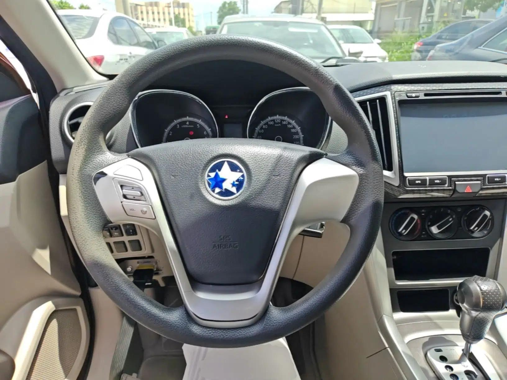 Venucia T70 2015 2.0L CVT Smart Choice Edition — миниатюра 13