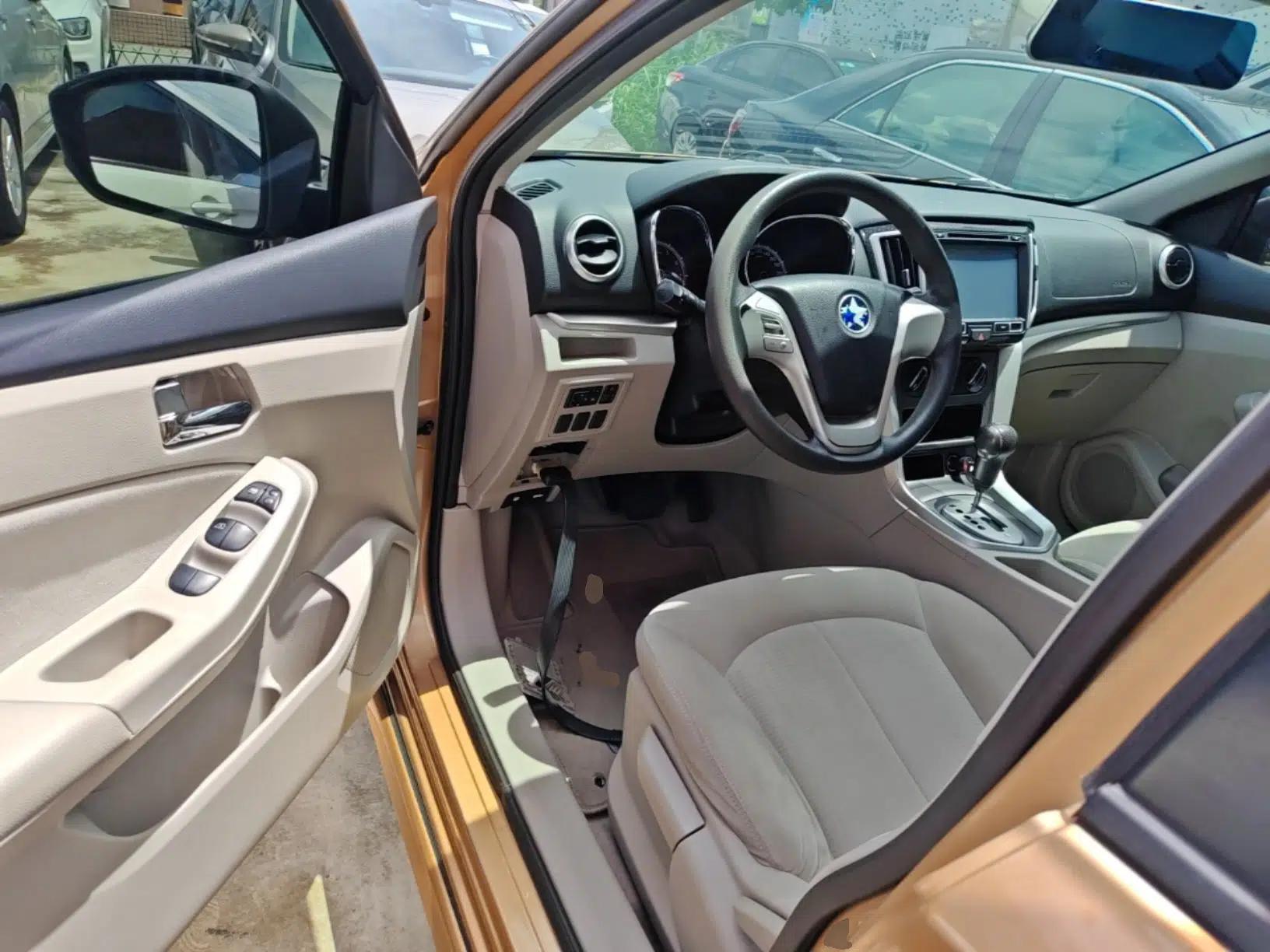 Venucia T70 2015 2.0L CVT Smart Choice Edition — миниатюра 18