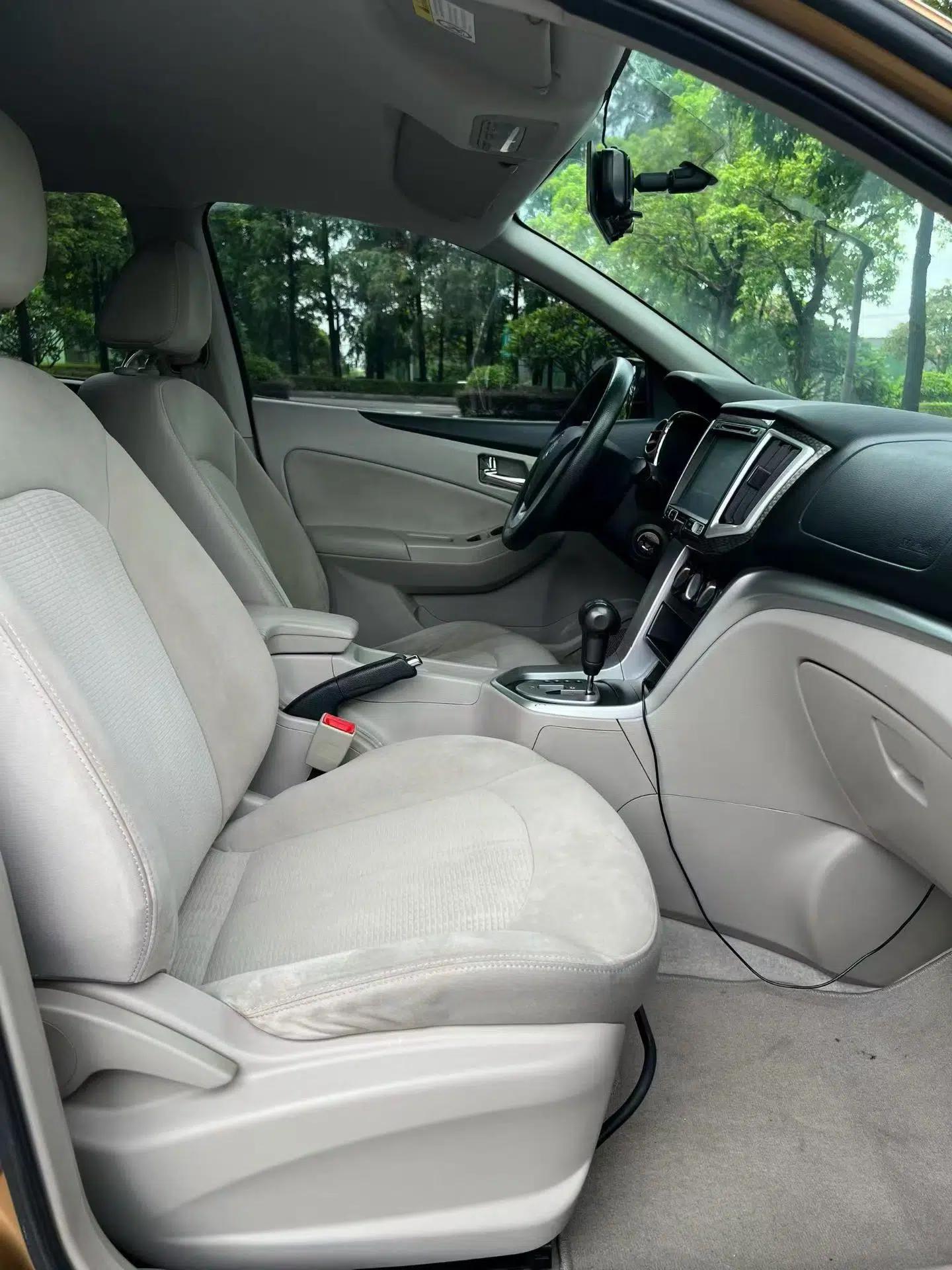 Venucia T70 2015 2.0L CVT Smart Choice Edition — миниатюра 19