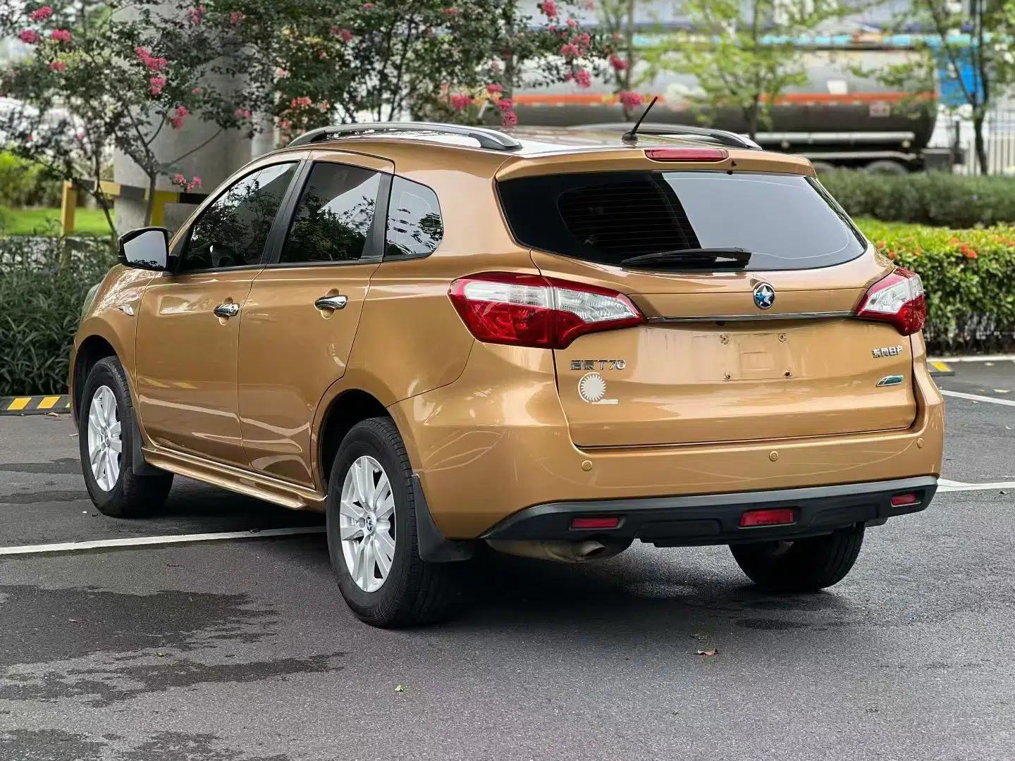 Venucia T70 2015 2.0L CVT Smart Choice Edition — миниатюра 4