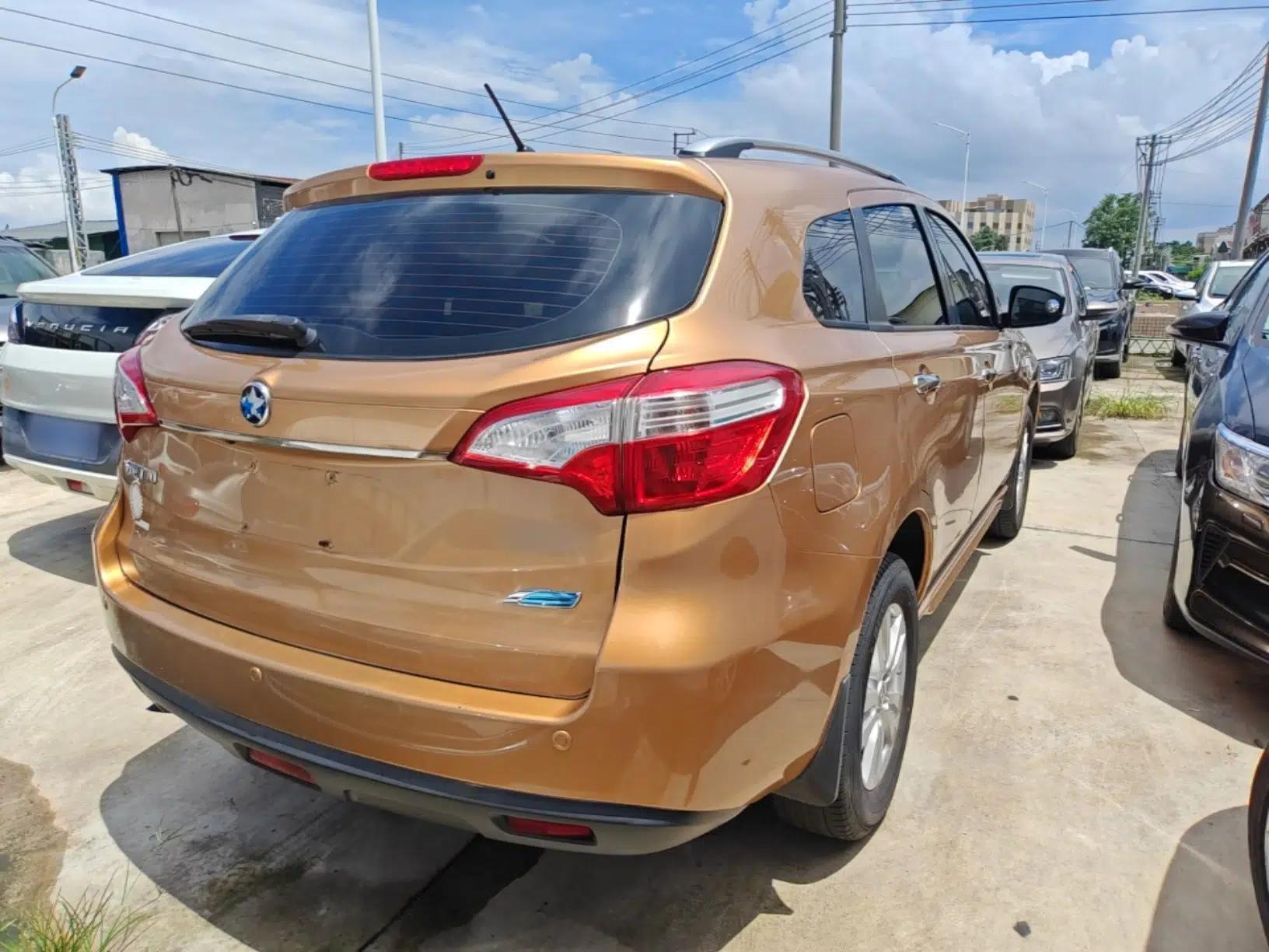 Venucia T70 2015 2.0L CVT Smart Choice Edition — миниатюра 6