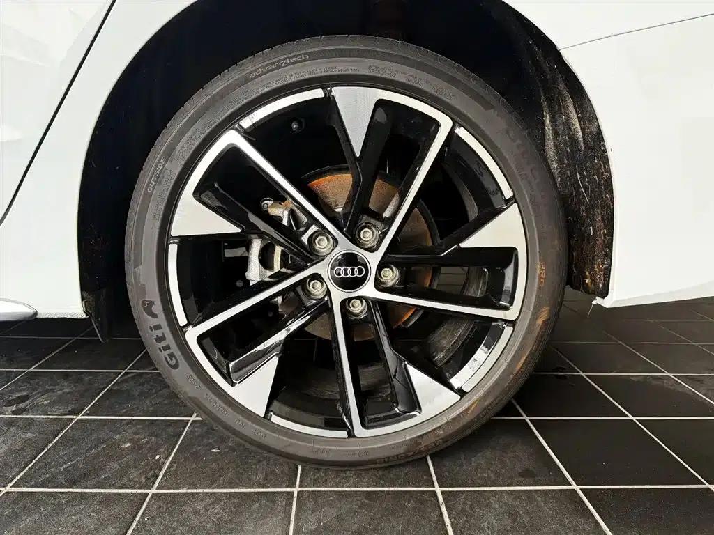 Audi A3 2025 A3L Limousine 35TFSI Flying Spur Premium Edition — миниатюра 14