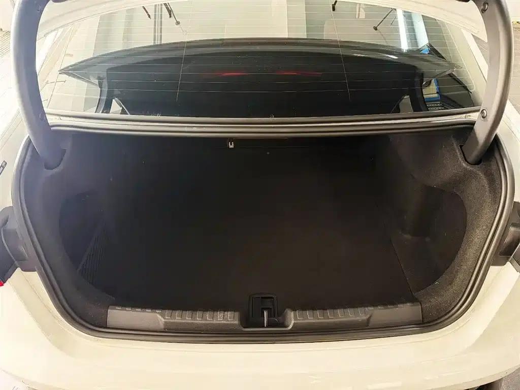 Audi A3 2025 A3L Limousine 35TFSI Flying Spur Premium Edition — миниатюра 15