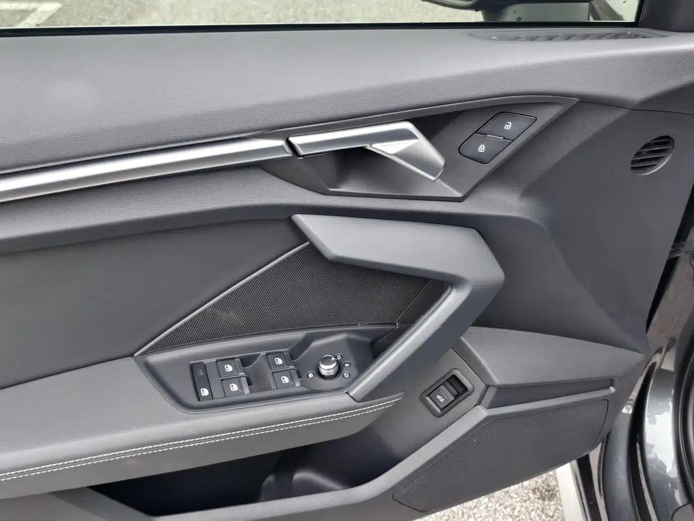 Audi A3 2023 Facelift Sportback 35 TFSI Fashion Sporty Model — миниатюра 11