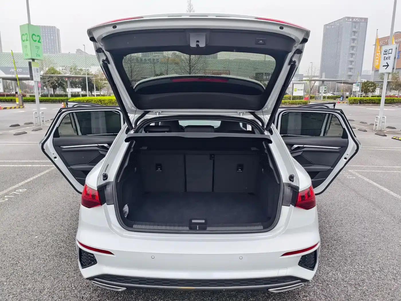 Audi A3 2023 Facelift Sportback 35 TFSI Fashion Sporty Model — миниатюра 12