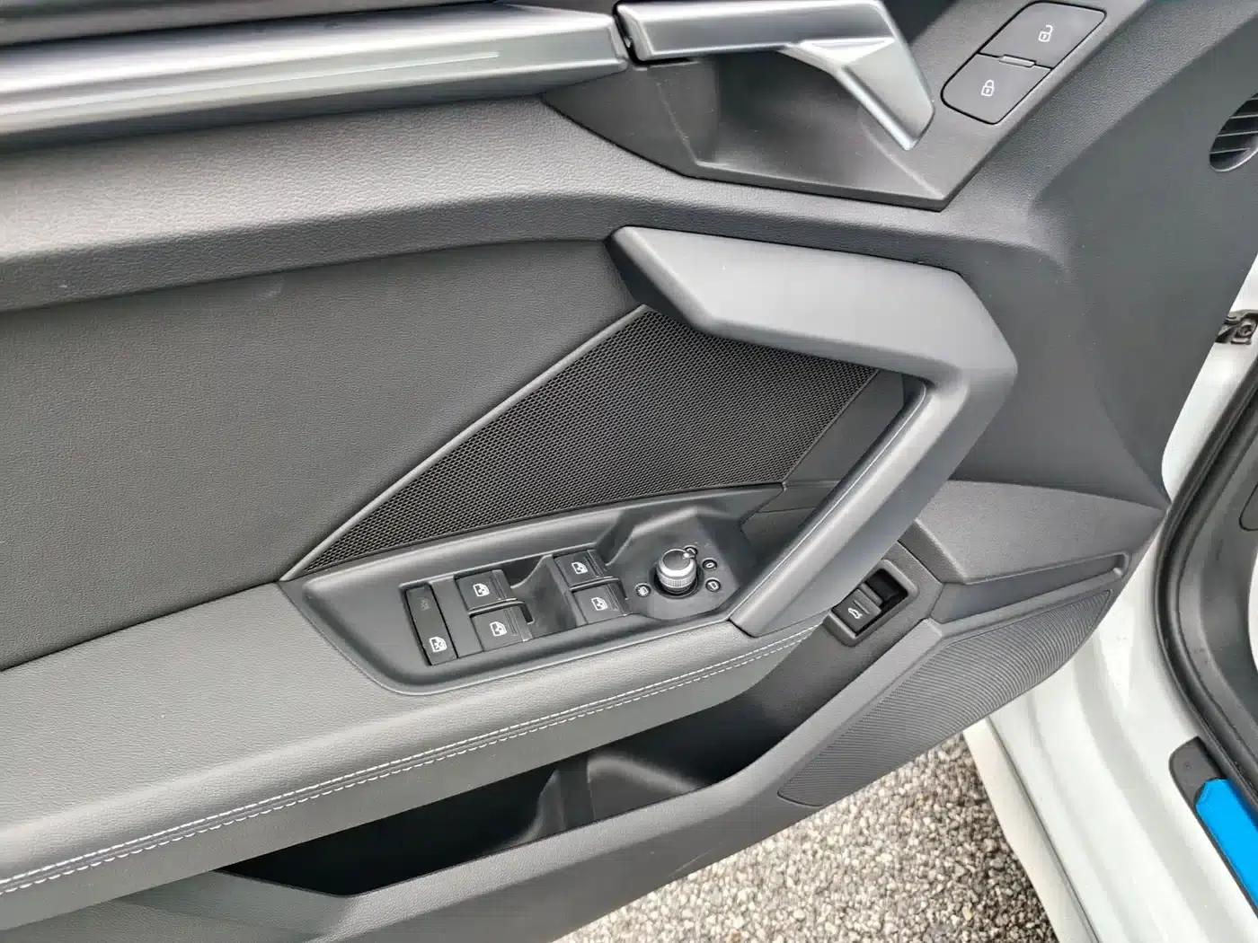 Audi A3 2023 Facelift Sportback 35 TFSI Fashion Sporty Model — миниатюра 14