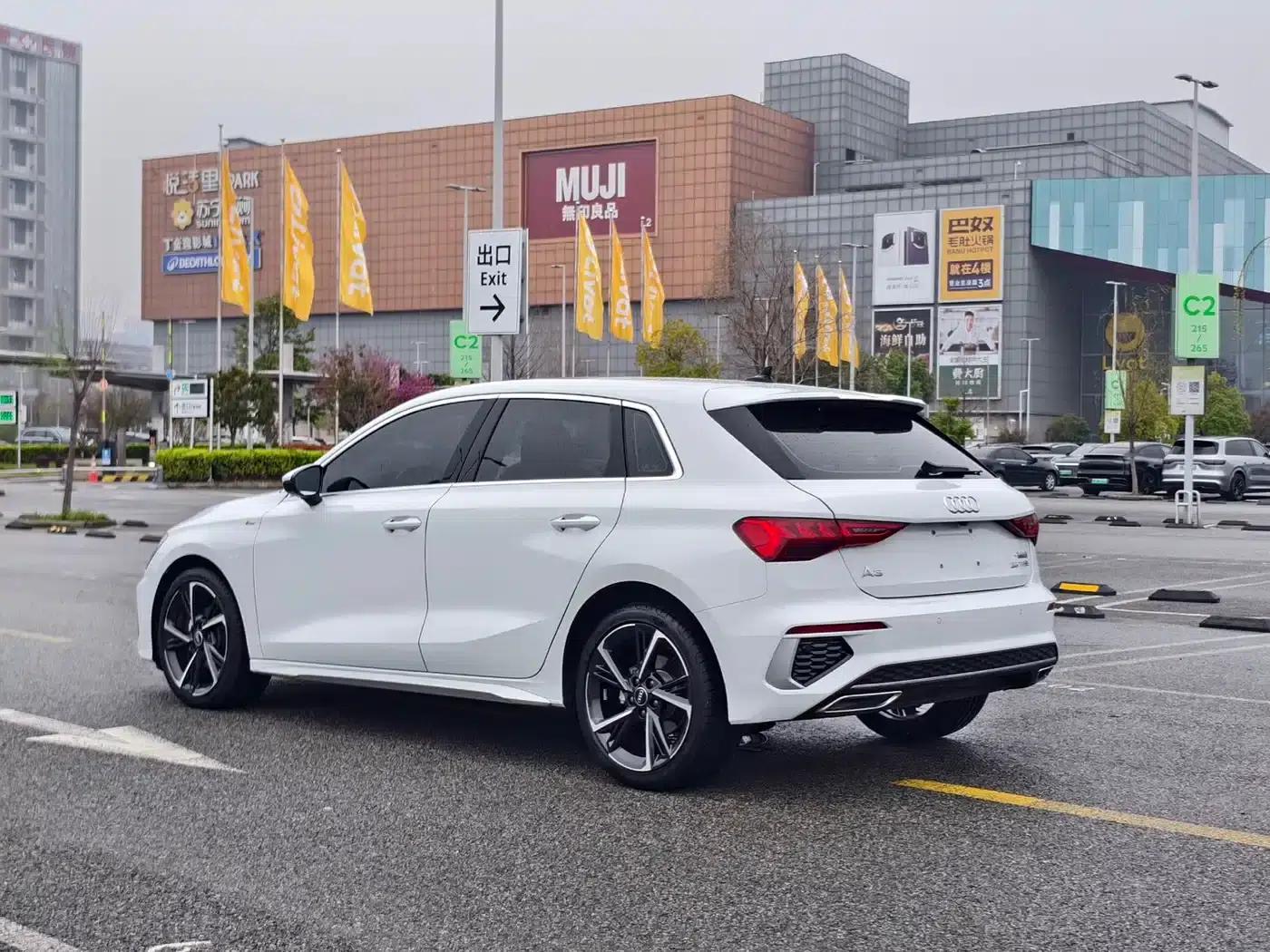 Audi A3 2023 Facelift Sportback 35 TFSI Fashion Sporty Model — миниатюра 4