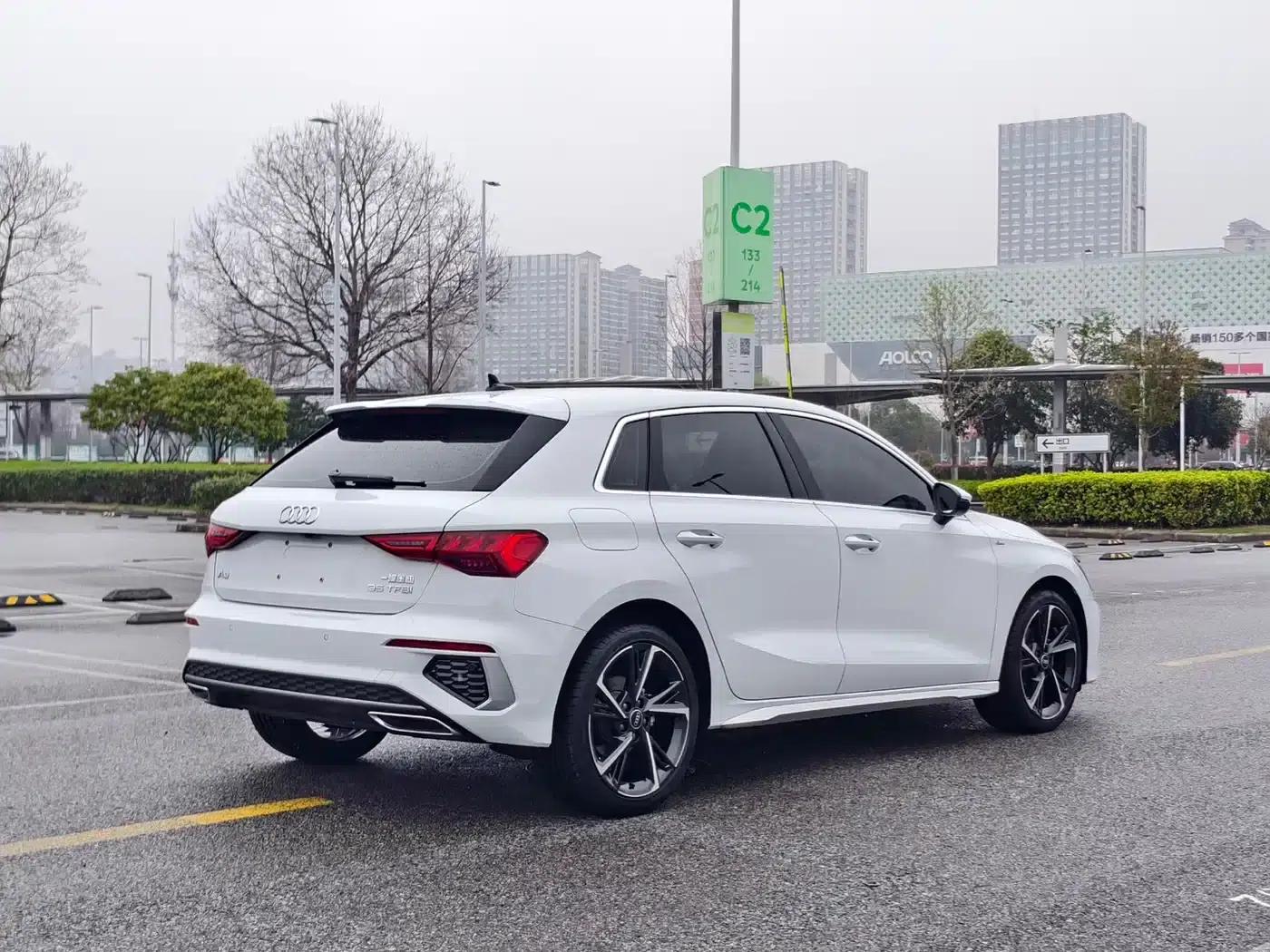 Audi A3 2023 Facelift Sportback 35 TFSI Fashion Sporty Model — миниатюра 6