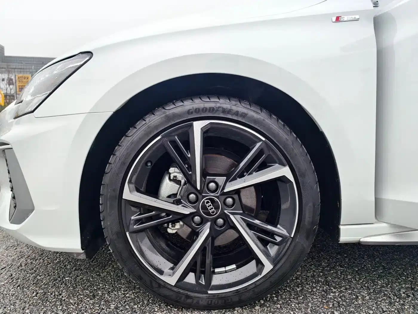 Audi A3 2023 Facelift Sportback 35 TFSI Fashion Sporty Model — миниатюра 7