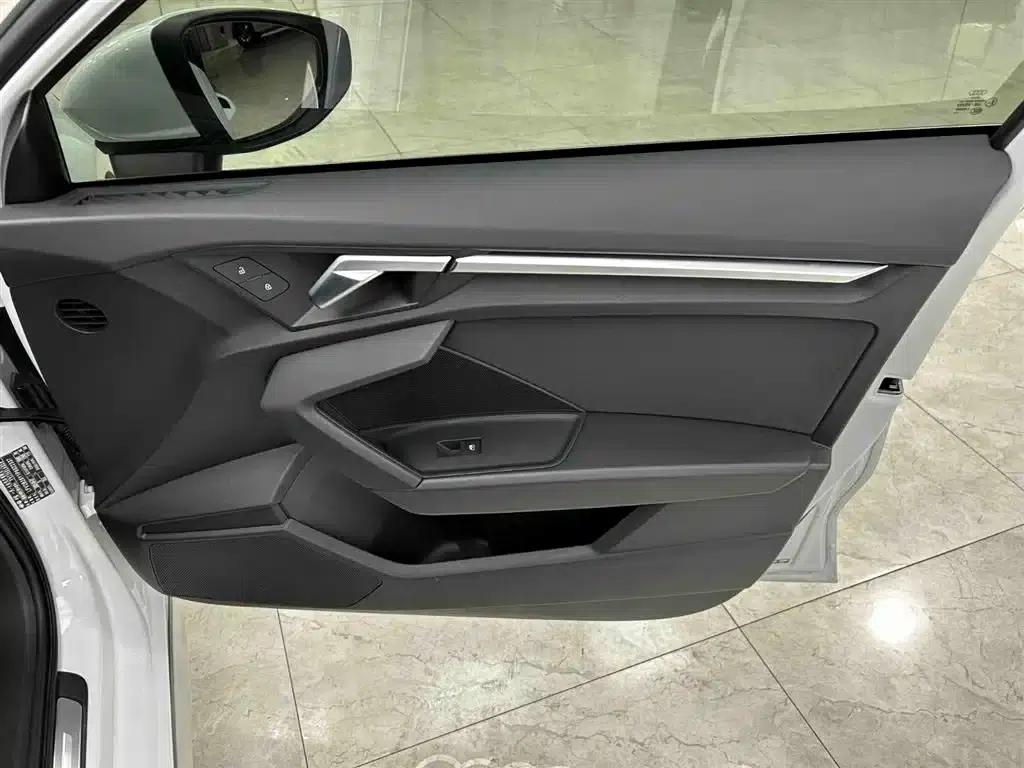 Audi A3 2023 Sportback 35 TFSI Progressive Sport — миниатюра 11