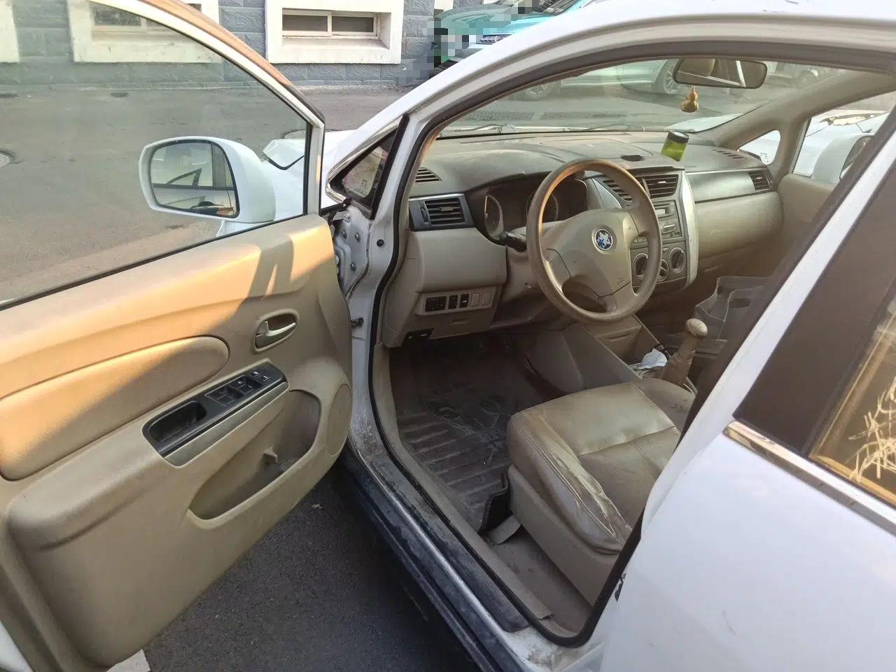 Venucia D50 2013 1.6L Manual Luxury Edition — миниатюра 16