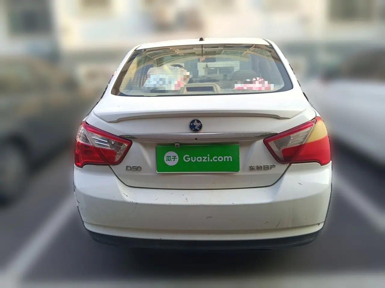 Venucia D50 2013 1.6L Manual Luxury Edition — миниатюра 5