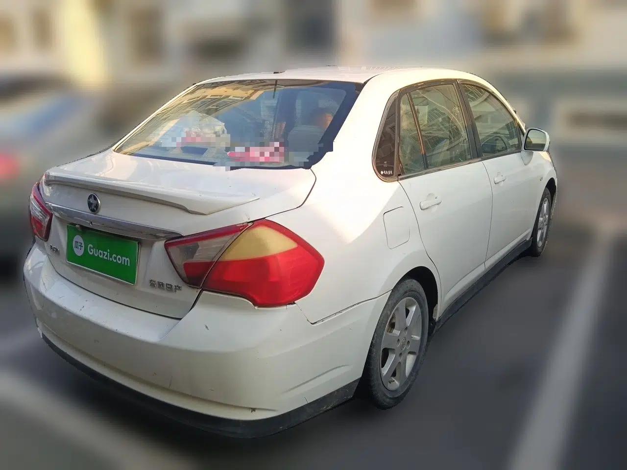 Venucia D50 2013 1.6L Manual Luxury Edition — миниатюра 6