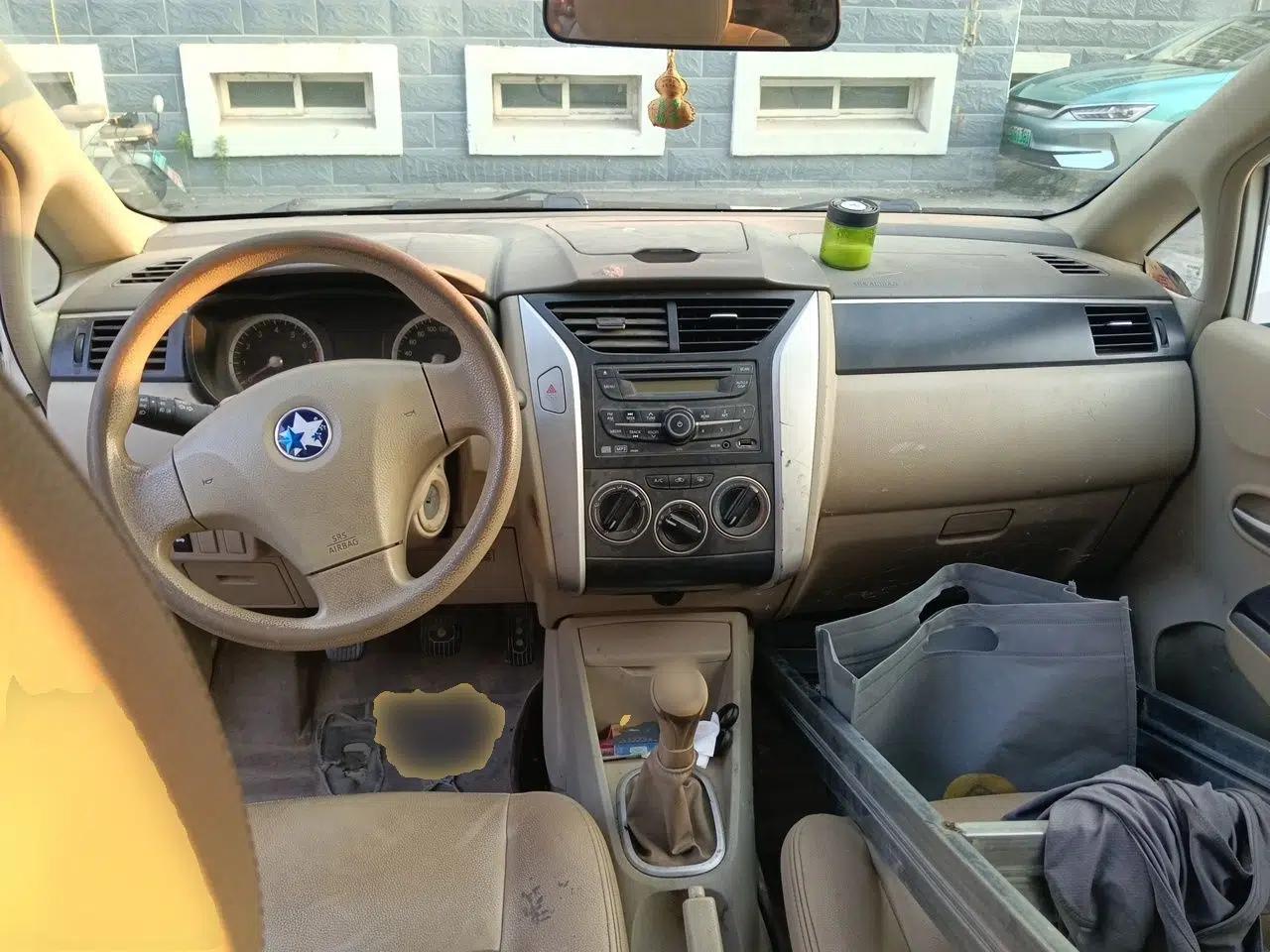 Venucia D50 2013 1.6L Manual Luxury Edition — миниатюра 9