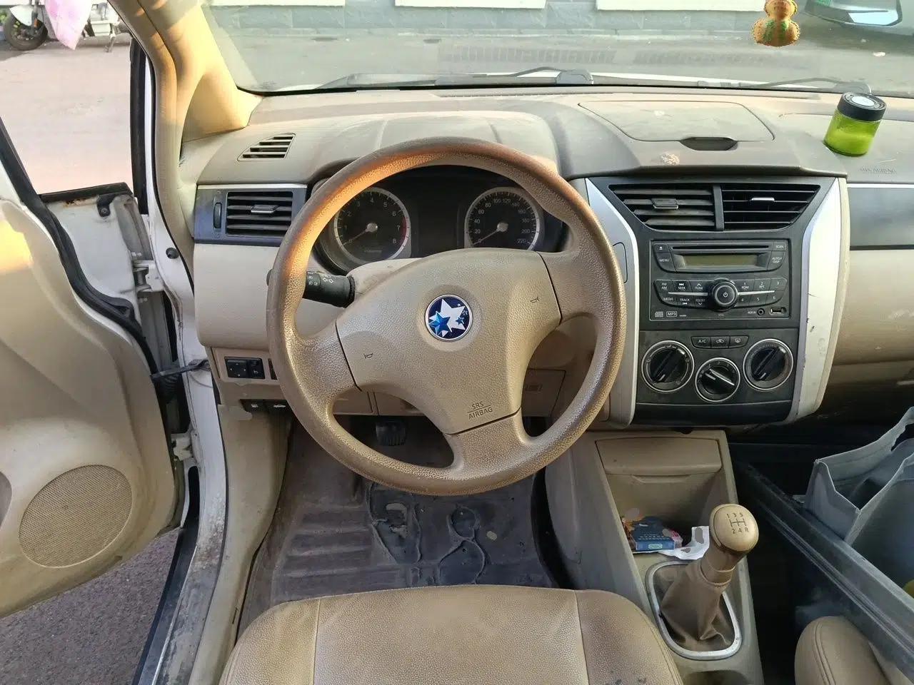Venucia D50 2013 1.6L Manual Luxury Edition — миниатюра 10