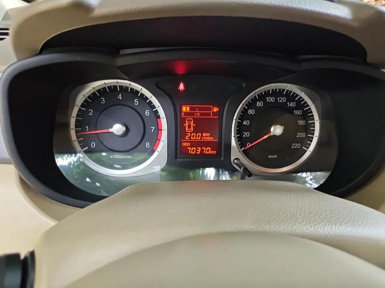 Venucia D50 2013 1.6L Manual Luxury Edition — миниатюра 12
