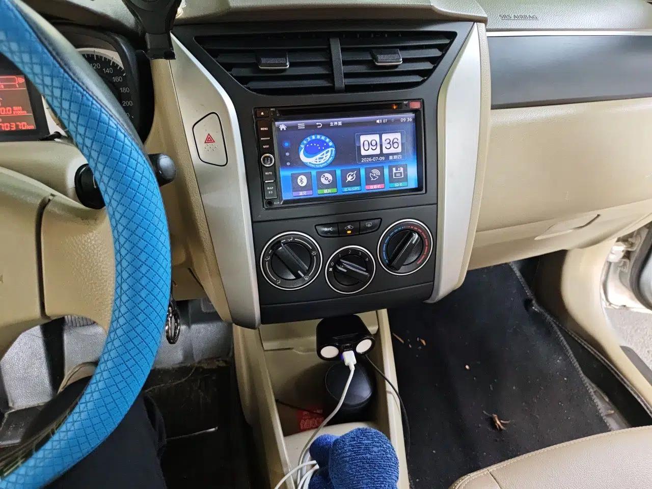 Venucia D50 2013 1.6L Manual Luxury Edition — миниатюра 13