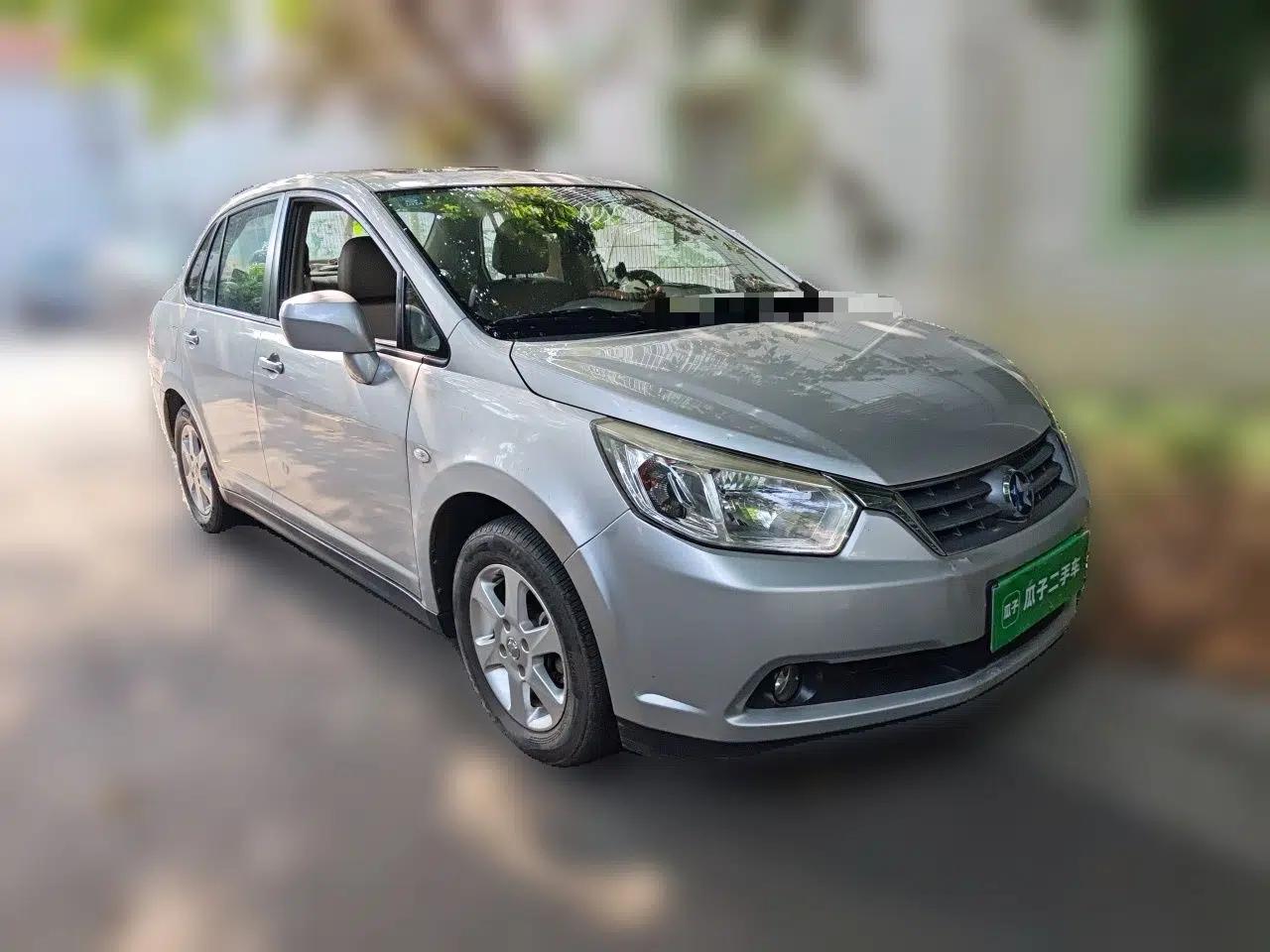 Venucia D50 2013 1.6L Manual Luxury Edition — миниатюра 3