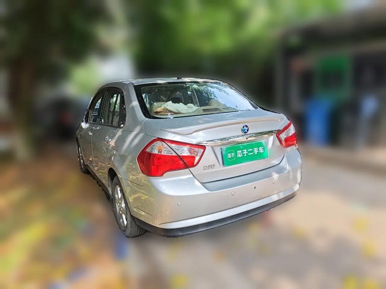 Venucia D50 2013 1.6L Manual Luxury Edition — миниатюра 4