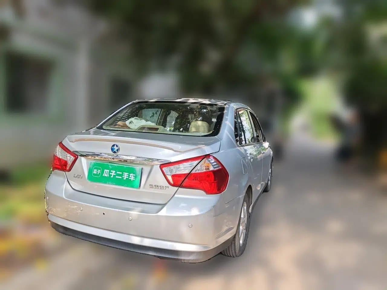 Venucia D50 2013 1.6L Manual Luxury Edition — миниатюра 6