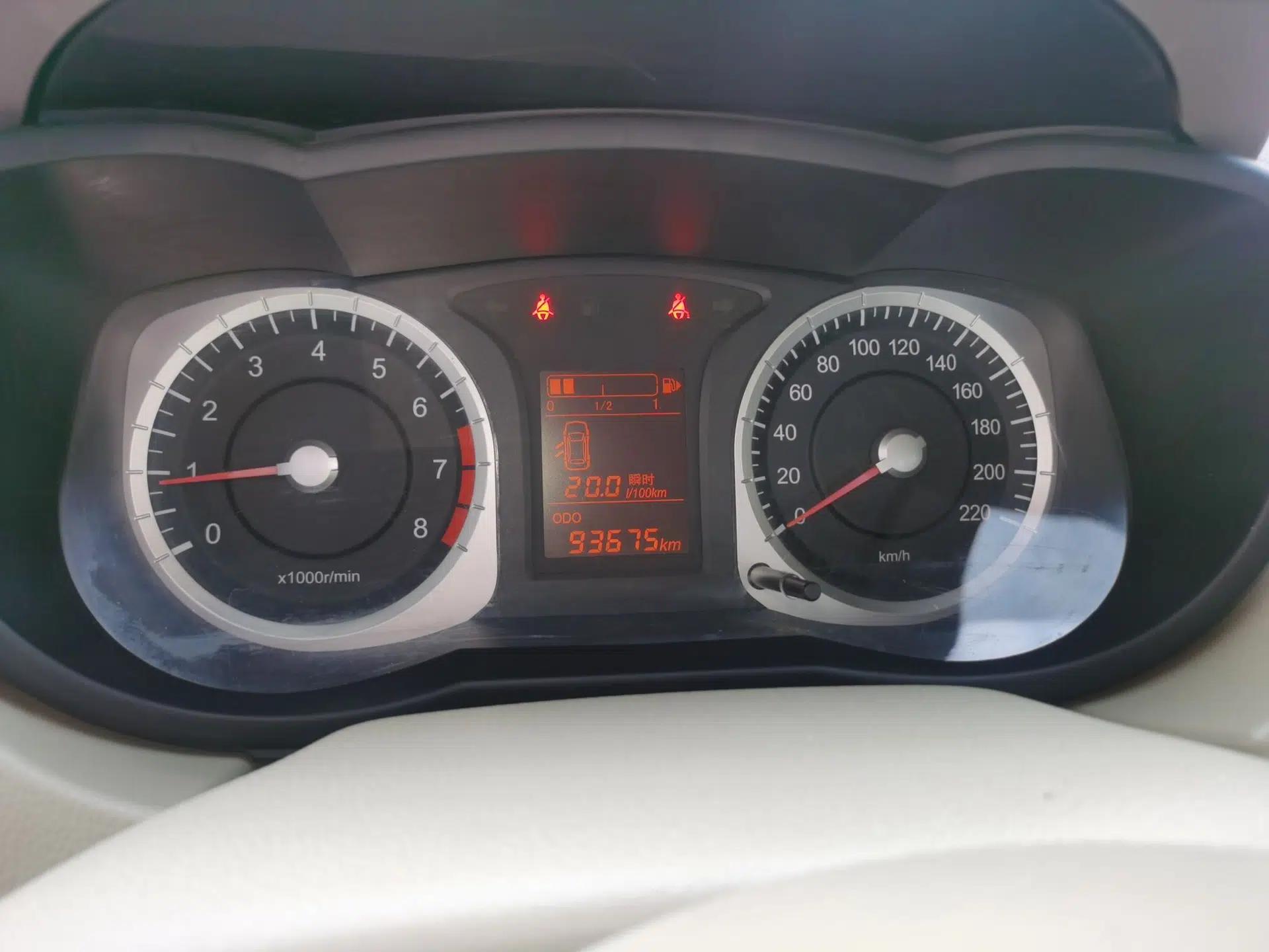 Venucia D50 2013 1.6L Manual Luxury Edition — миниатюра 11