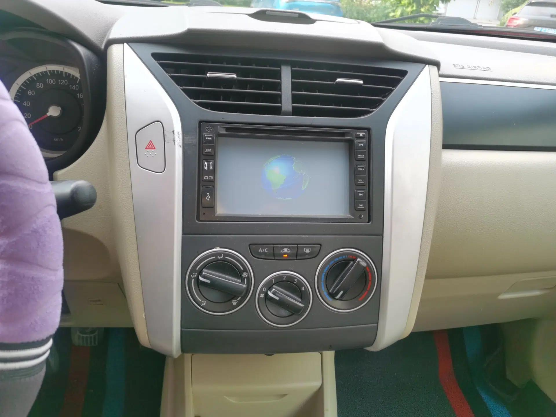Venucia D50 2013 1.6L Manual Luxury Edition — миниатюра 13