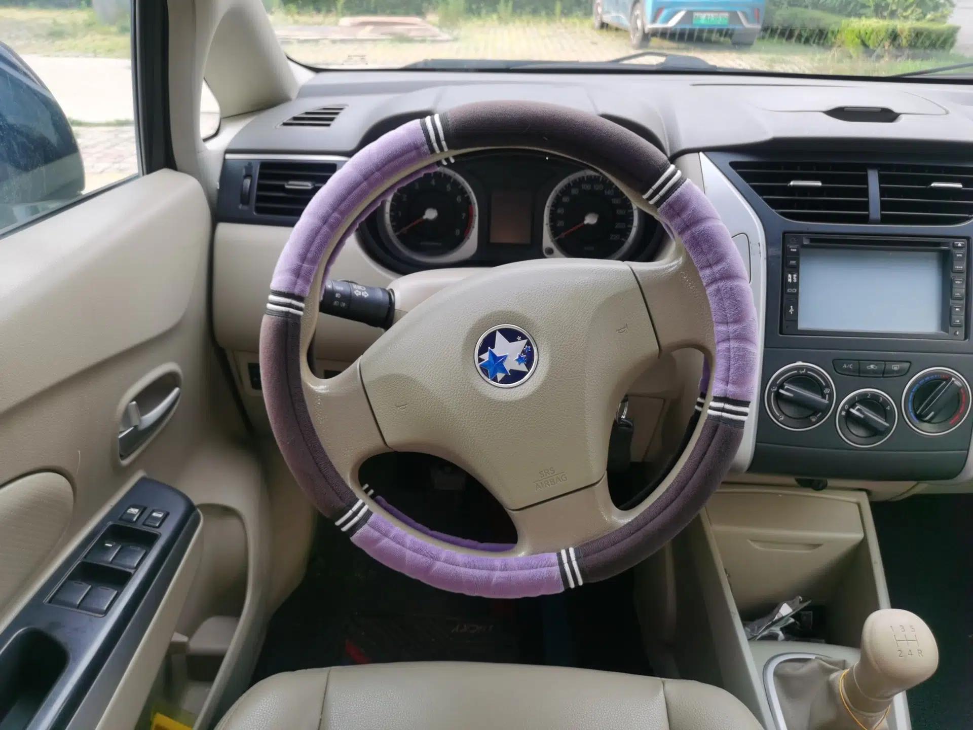 Venucia D50 2013 1.6L Manual Luxury Edition — миниатюра 10