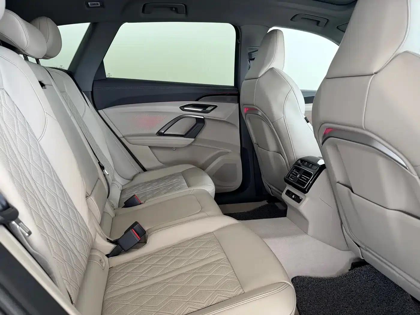 Audi Q5L 2026 2.0T Exclusive Edition for Million Users — миниатюра 9