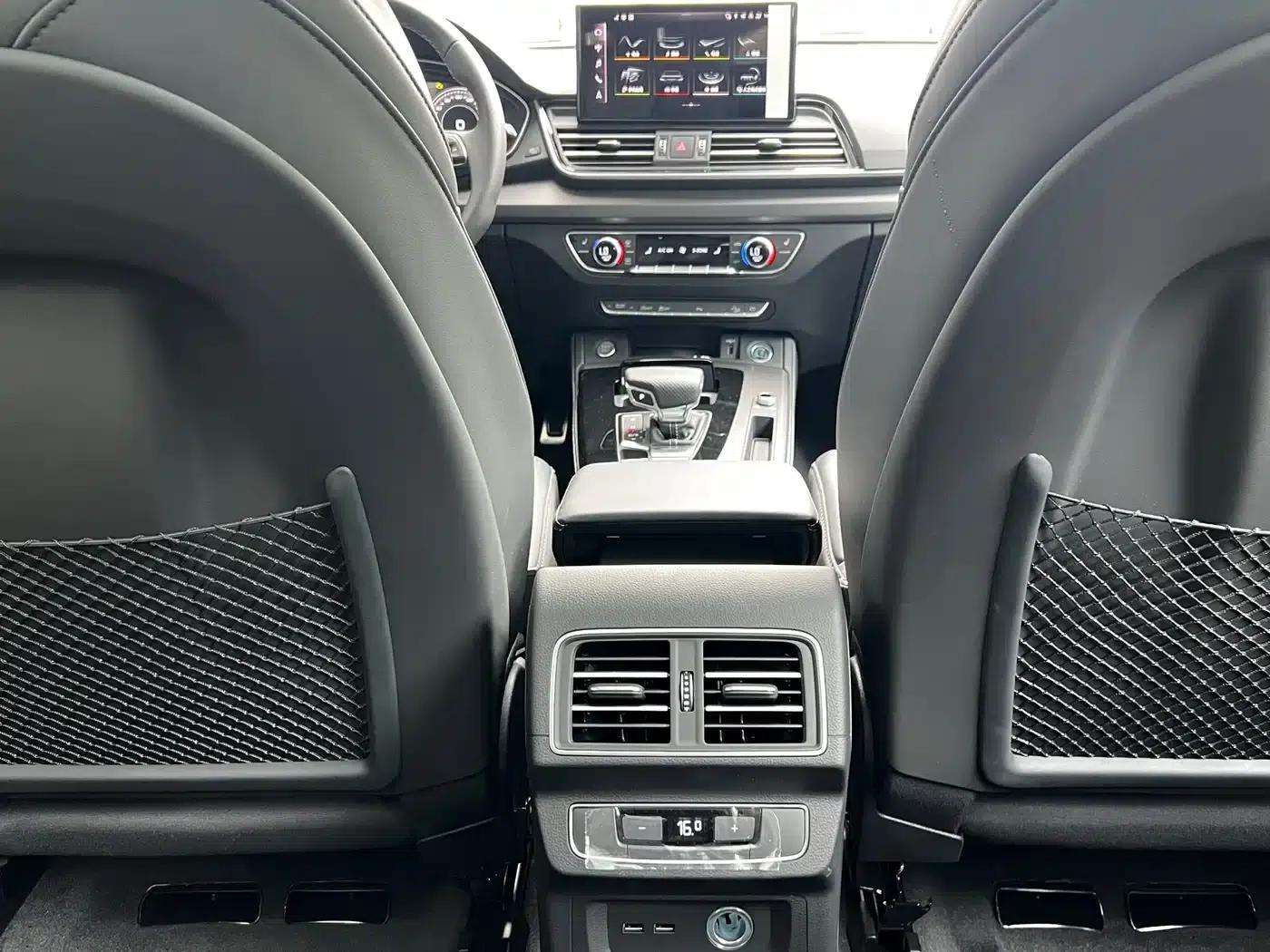Audi Q5L 2025 45th Anniversary Edition 40 TFSI Luxury Dynamic — миниатюра 14