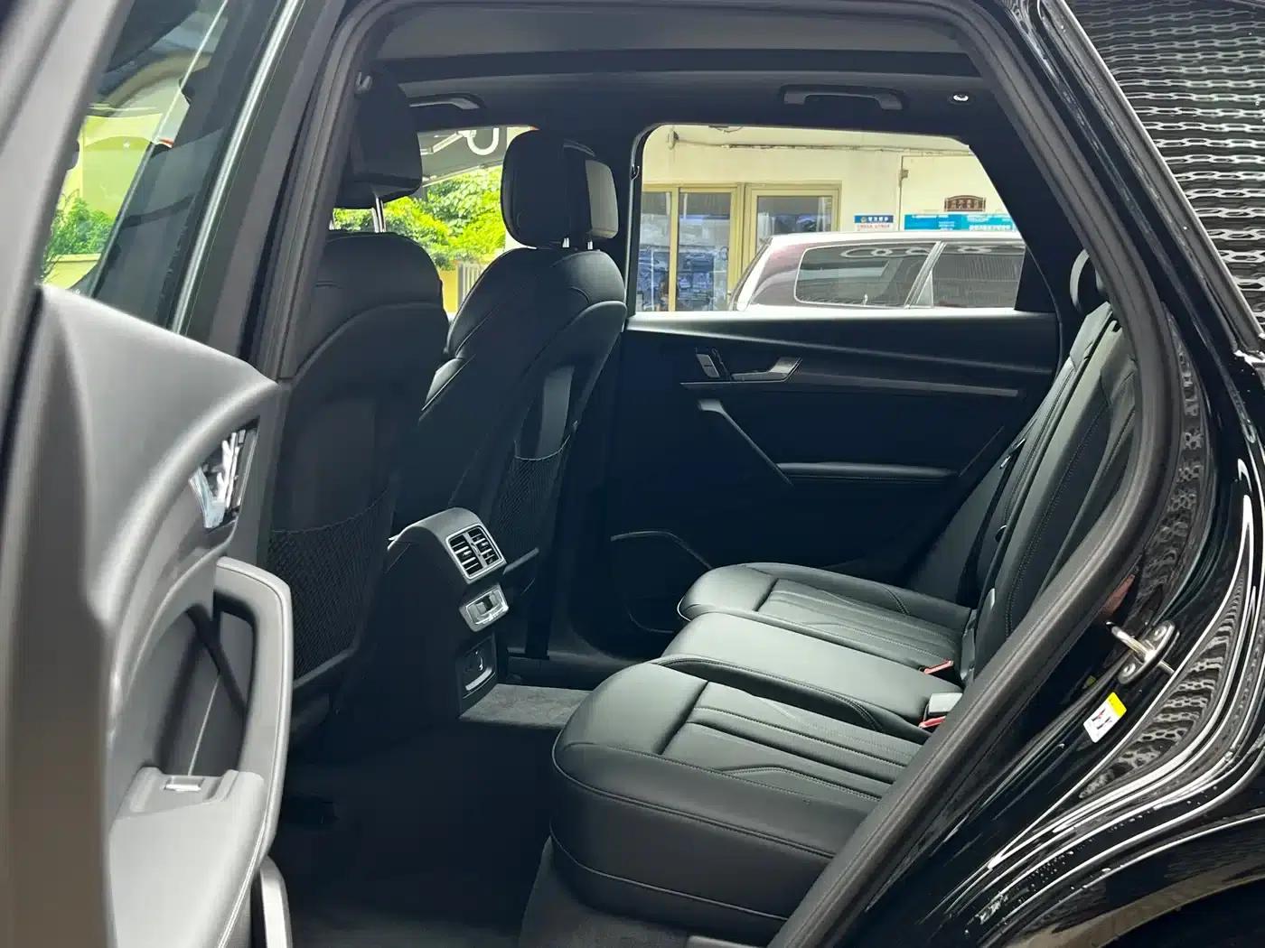 Audi Q5L 2025 45th Anniversary Edition 40 TFSI Luxury Dynamic — миниатюра 19