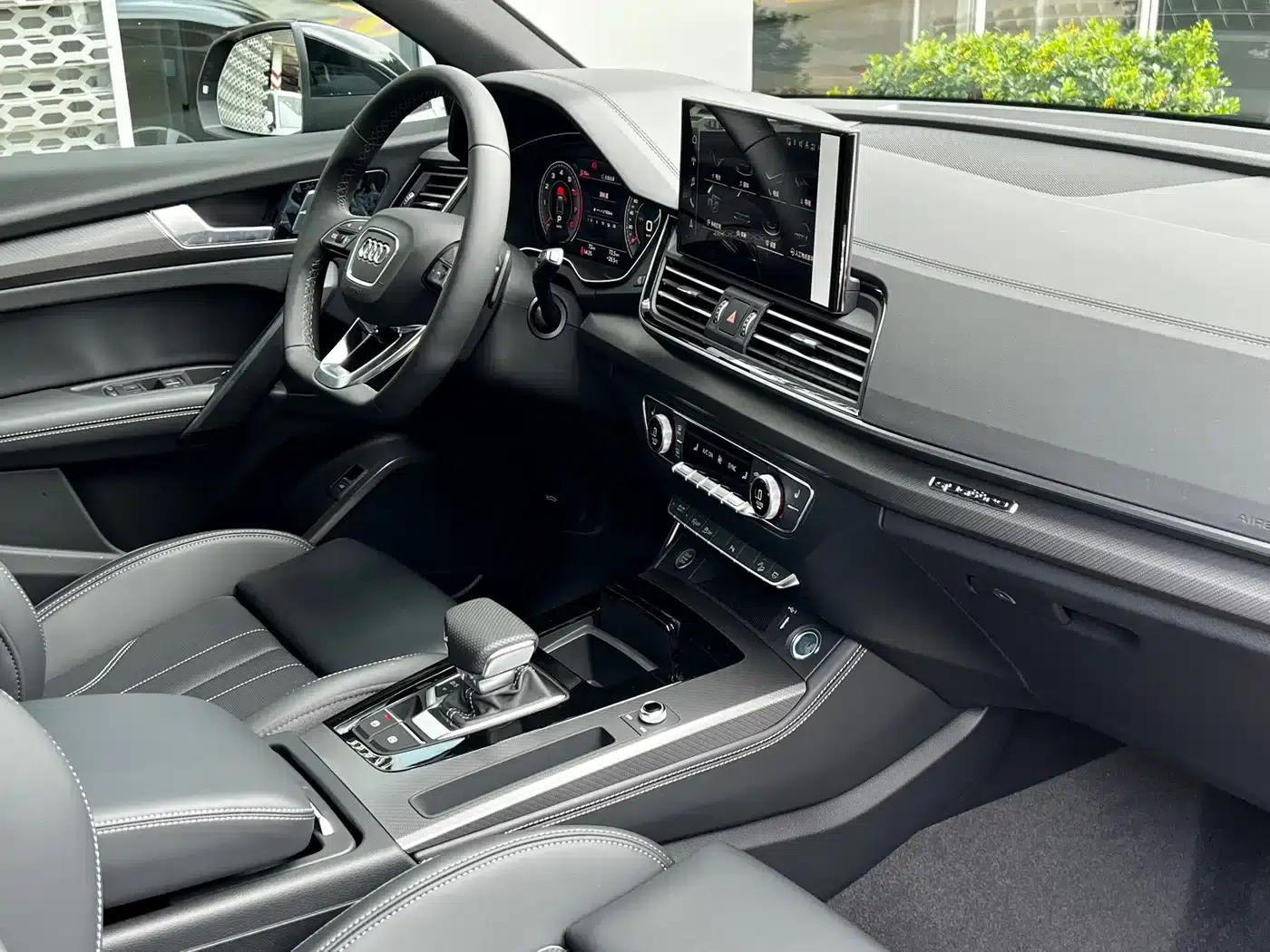 Audi Q5L 2025 45th Anniversary Edition 40 TFSI Luxury Dynamic — миниатюра 21