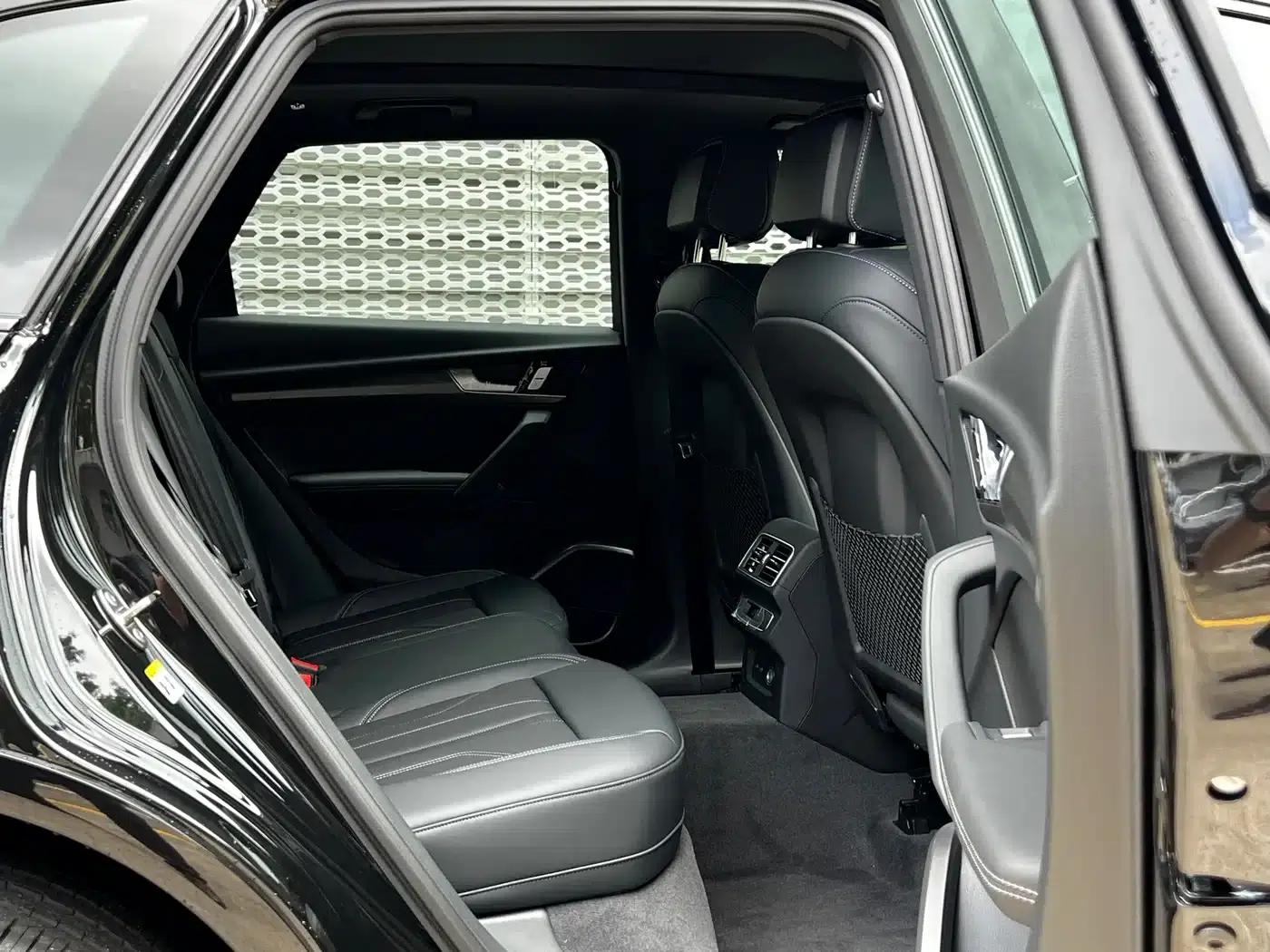 Audi Q5L 2025 45th Anniversary Edition 40 TFSI Luxury Dynamic — миниатюра 23