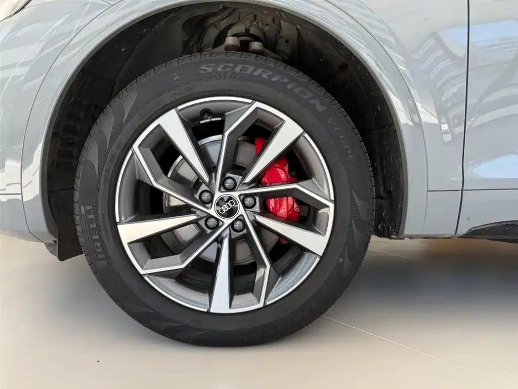 Audi Q5L 2025 45th Anniversary Edition 40 TFSI Luxury Dynamic — миниатюра 16