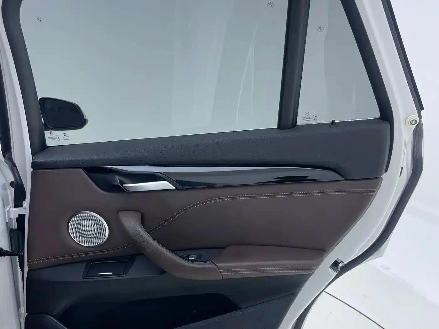 BMW X1 2022 sDrive20Li Fashion Edition — миниатюра 9