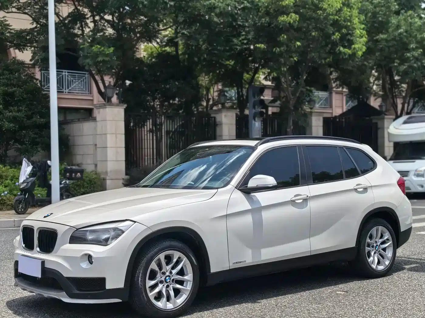 BMW X1 2015 sDrive18i Fashion Upgrade Edition — миниатюра 1