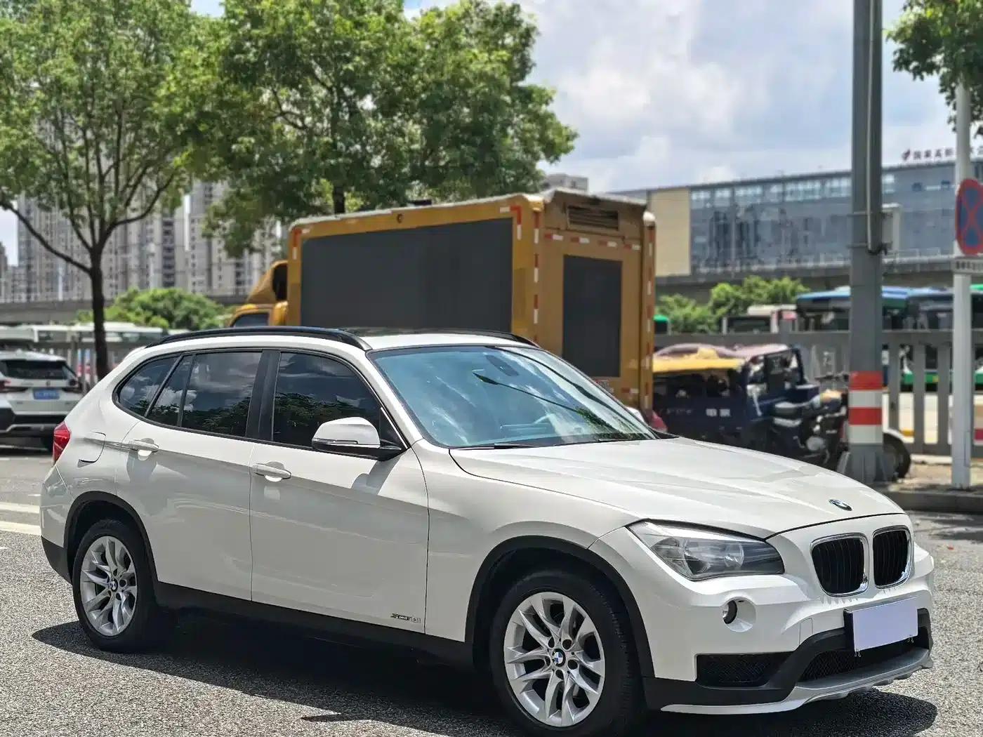 BMW X1 2015 sDrive18i Fashion Upgrade Edition — миниатюра 3