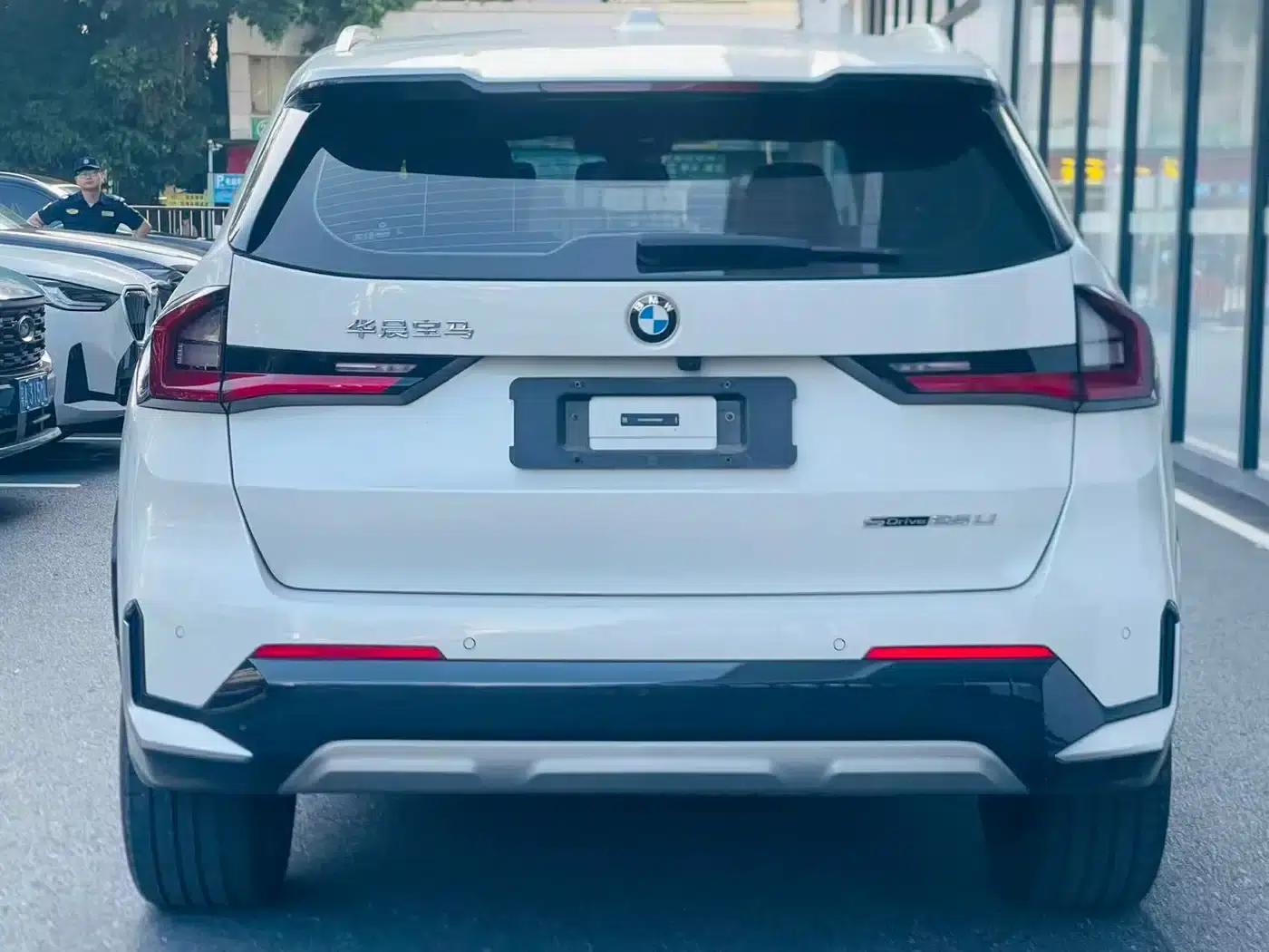 2023 BMW X1 sDrive25Li X Design Package — миниатюра 4