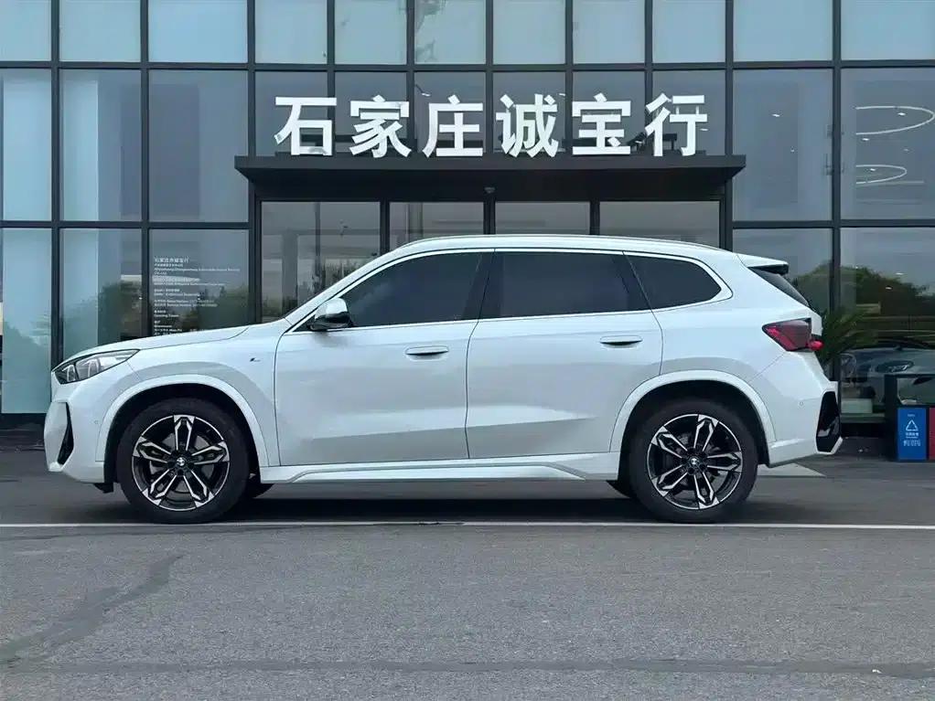 BMW X1 2023 sDrive25Li M Sport Package — миниатюра 6