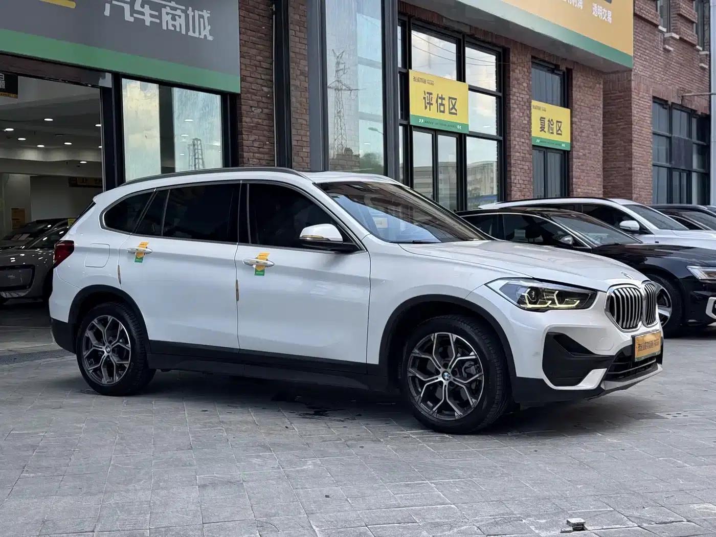 BMW X1 2022 sDrive25Li Leading Edition — миниатюра 3