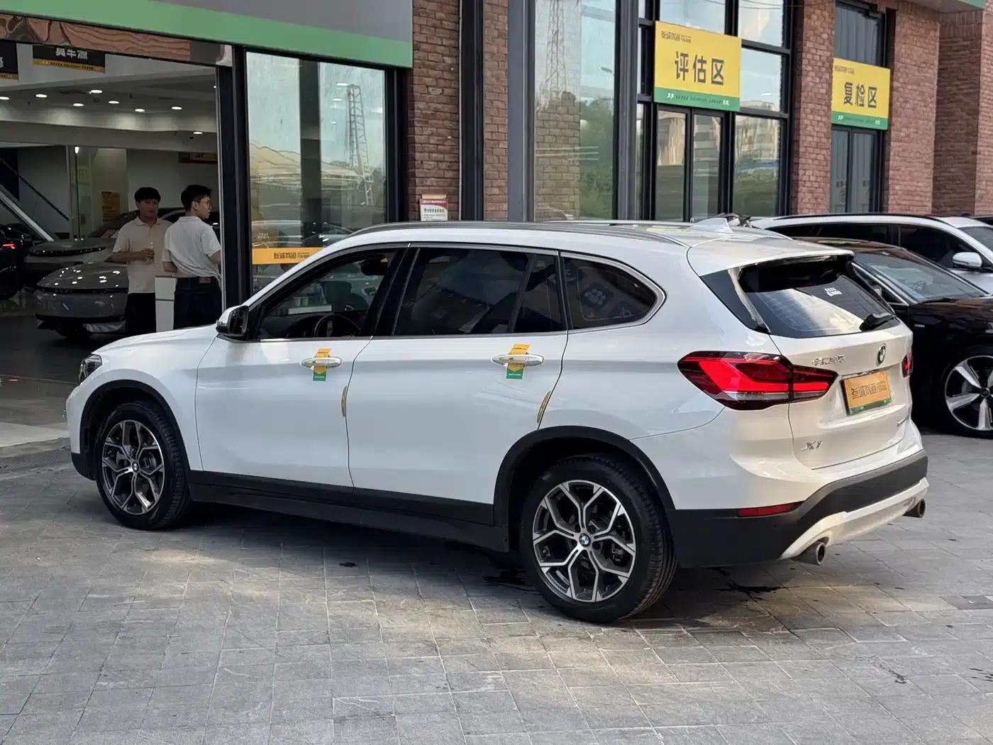 BMW X1 2022 sDrive25Li Leading Edition — миниатюра 6