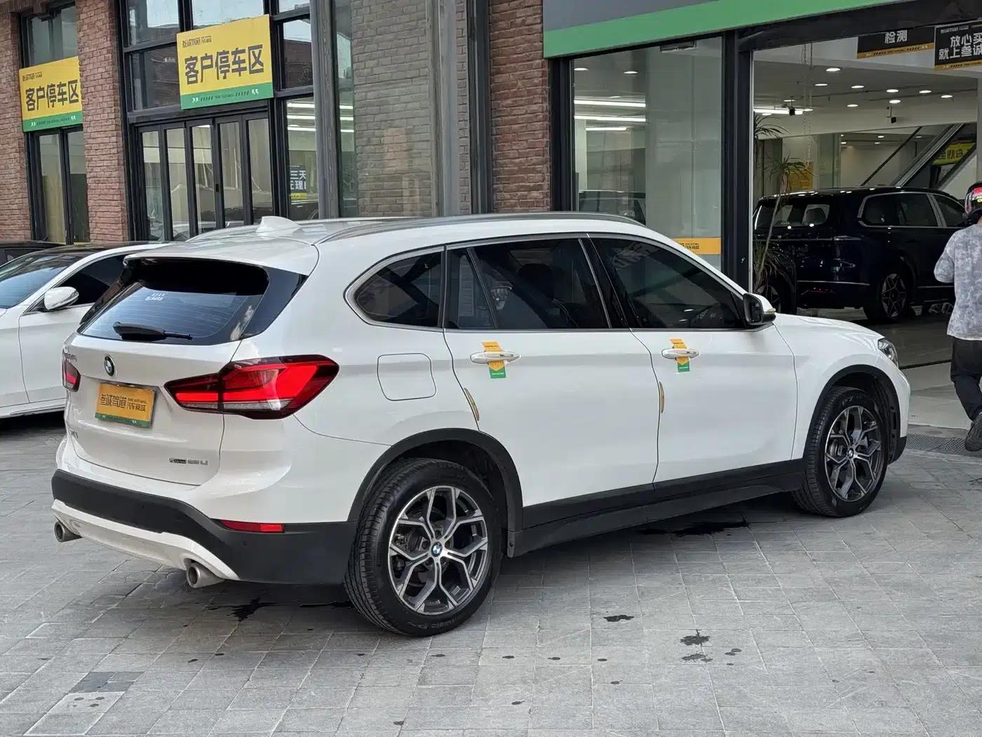 BMW X1 2022 sDrive25Li Leading Edition — миниатюра 7