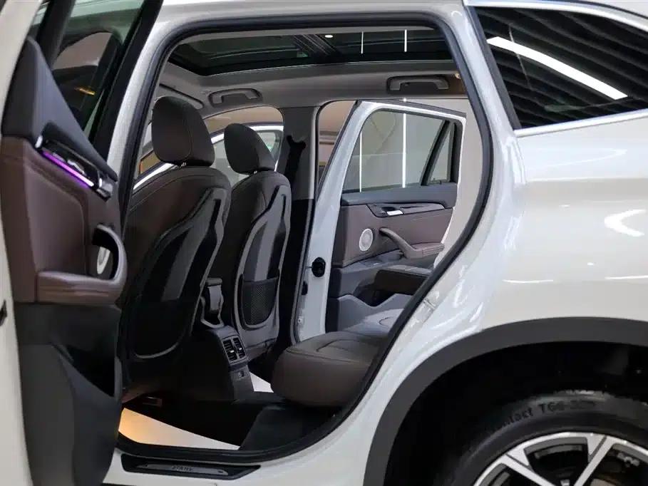 BMW X1 2021 sDrive25Li Leading Edition — миниатюра 28