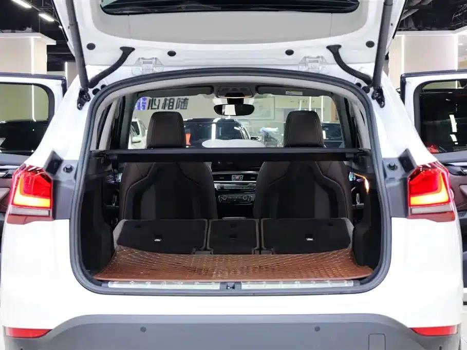 BMW X1 2021 sDrive25Li Leading Edition — миниатюра 31