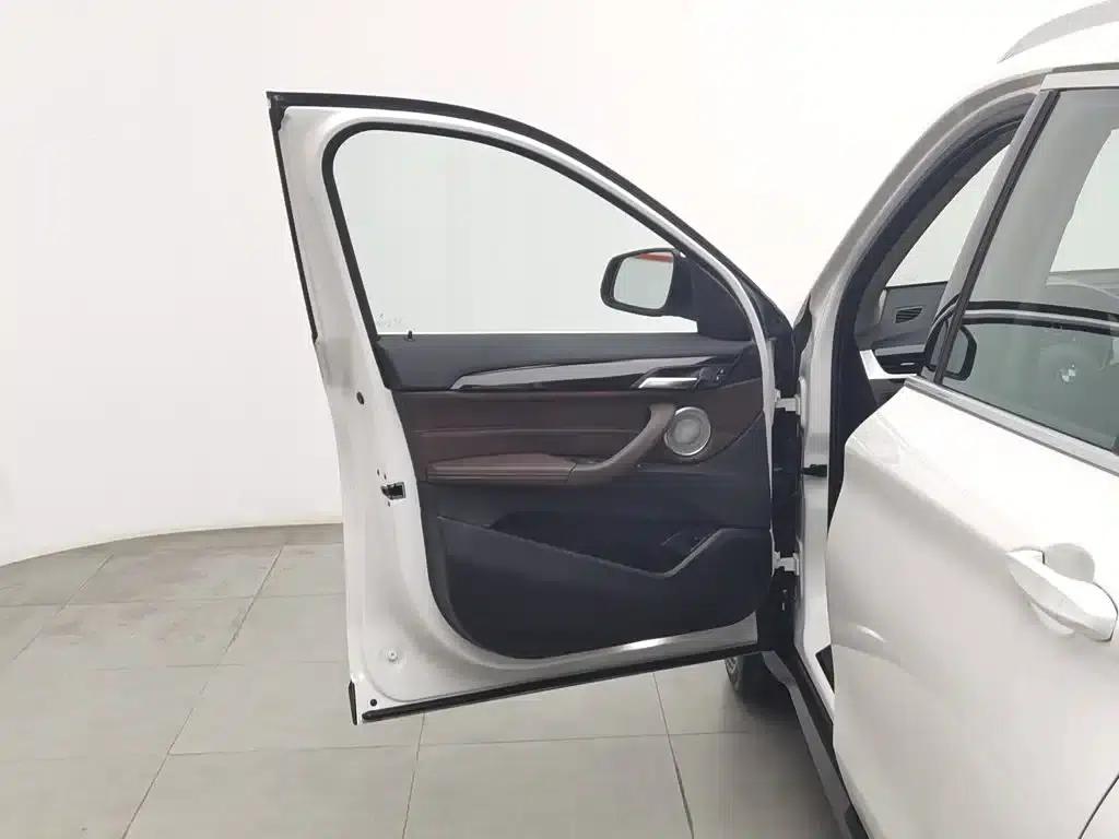 BMW X1 2022 sDrive25Li Leading Edition — миниатюра 8