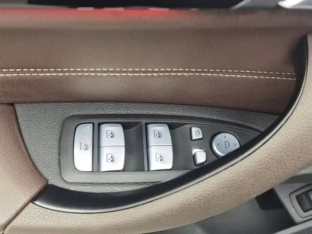 BMW X1 2022 sDrive25Li Leading Edition — миниатюра 9