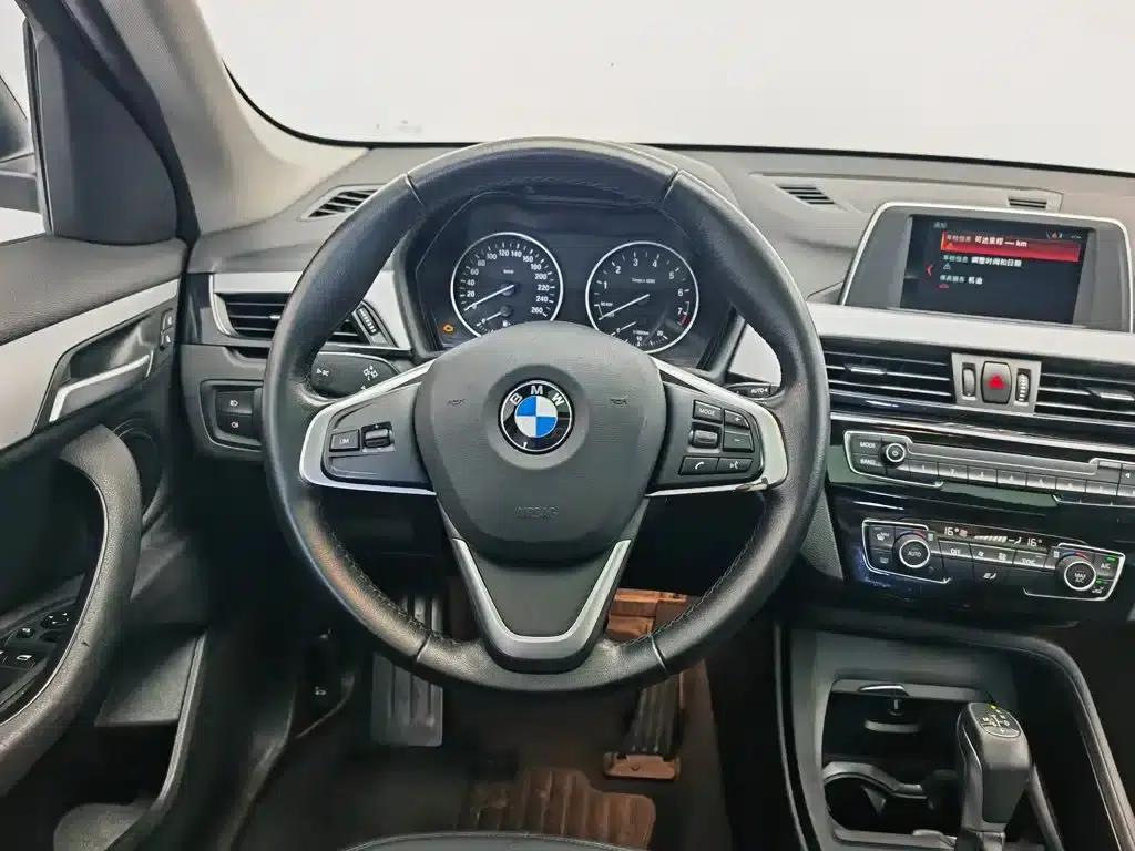 BMW X1 2018 sDrive18Li Fashion Edition — миниатюра 11
