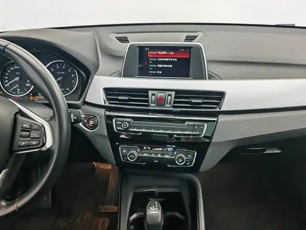 BMW X1 2018 sDrive18Li Fashion Edition — миниатюра 12